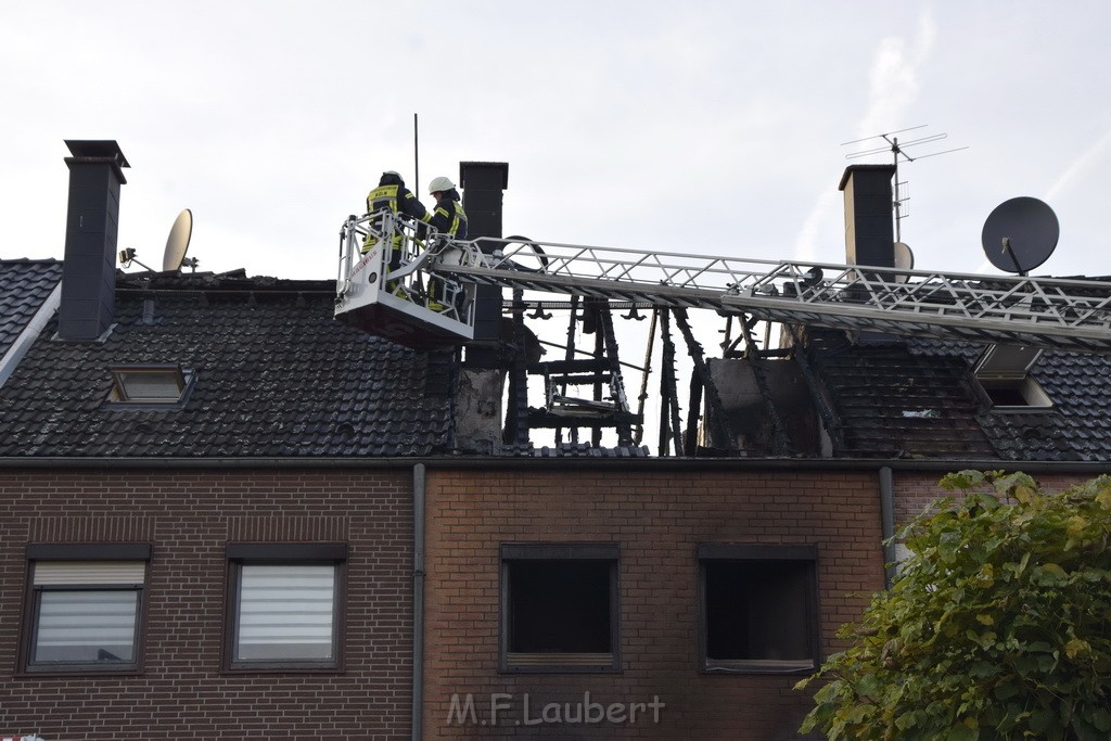 Feuer 2 Vollbrand Reihenhaus Roggendorf Berrischstr P017.JPG - Miklos Laubert